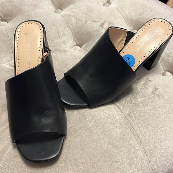 Adrienne Vittadini, black block heel asymmetrical style shoe - Picture 1 of 7